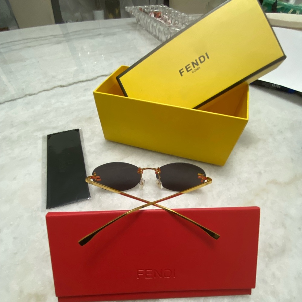 Fendi Rimless oval sunglasses - Picture 2 of 11